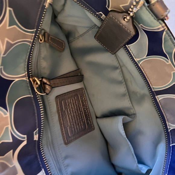 Coach signature logo Tote. - Picture 2 of 2